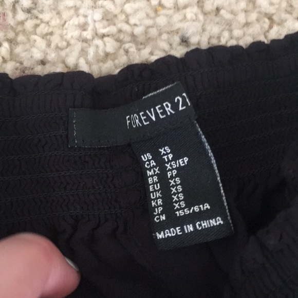 Black flounce loose shorts forever 21 - Picture 2 of 3